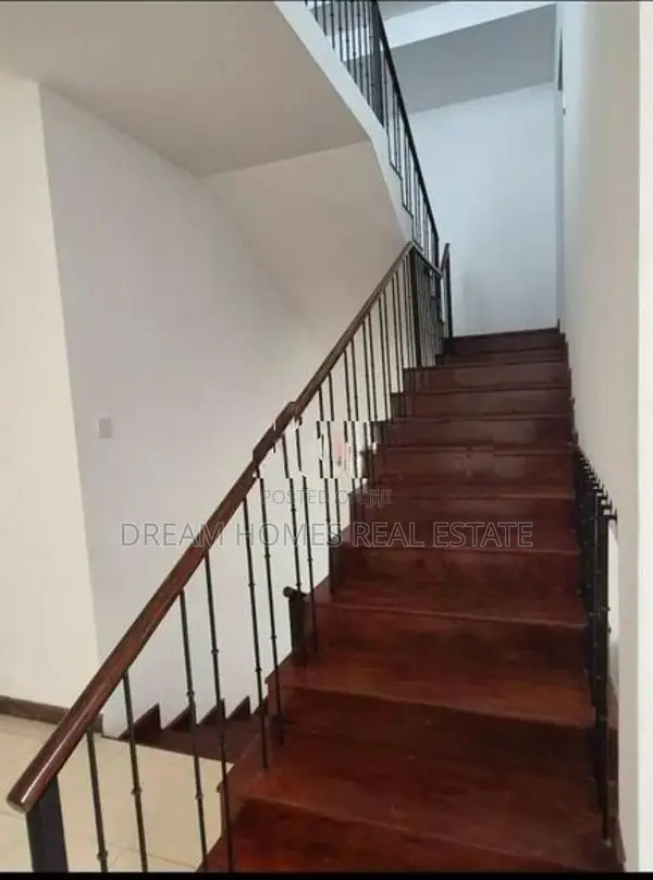 4BR Family Home with Rooftop Area in Dehiwala