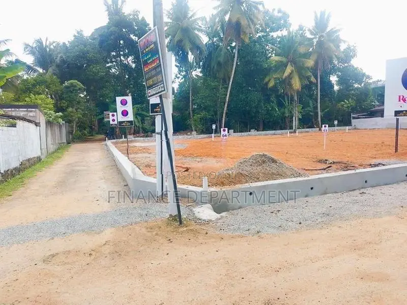 හෝමාගම 138/122 පාරට ඇවිදින දුරින් නේවාසික බිම් කොටස්