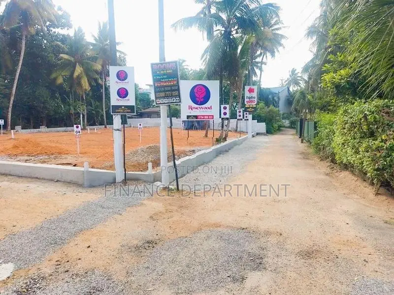 හෝමාගම 138/122 පාරට ඇවිදින දුරින් නේවාසික බිම් කොටස්