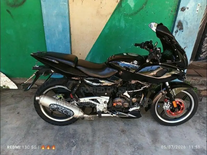 Bajaj Pulsar 220F 2011