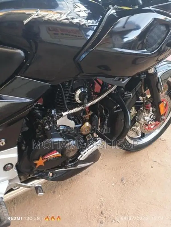 Bajaj Pulsar 220F 2011