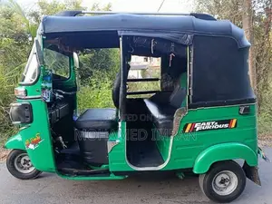 Bajaj RE 205 2018