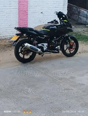 Bajaj Pulsar 220F 2011