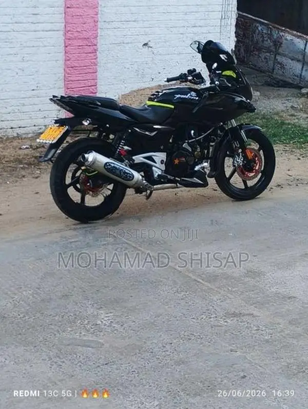 Bajaj Pulsar 220F 2011