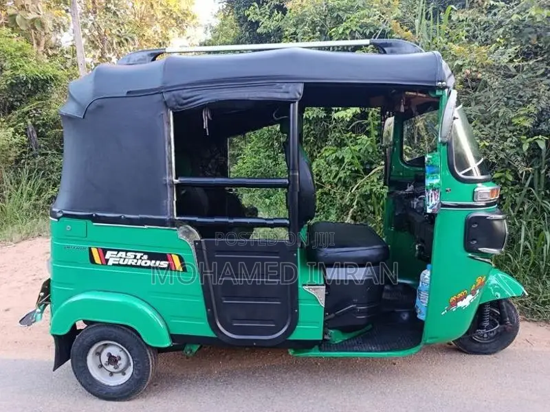 Bajaj RE 205 2018