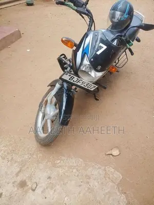 Bajaj CT100 2024