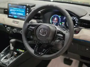 Honda Vezel Z Play Moonroof 2025