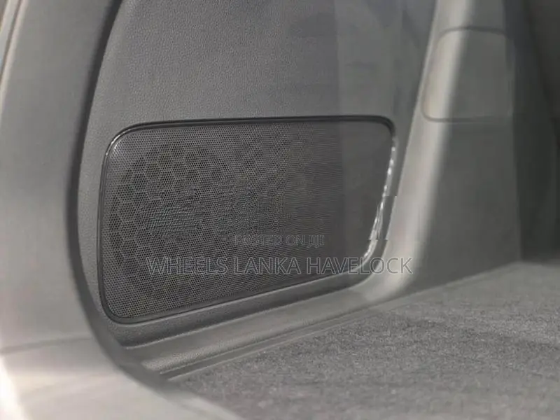 Honda Vezel Z Play Moonroof 2025