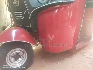 Bajaj RE Red 2019