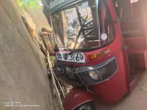 Bajaj RE Red 2019