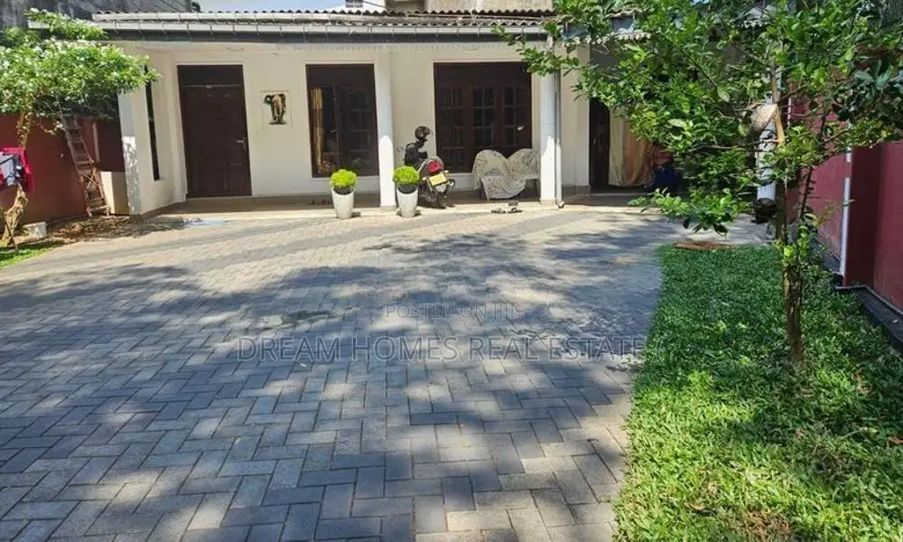 Modern House for Sale in Mount Lavinia – Huludagoda Lane
