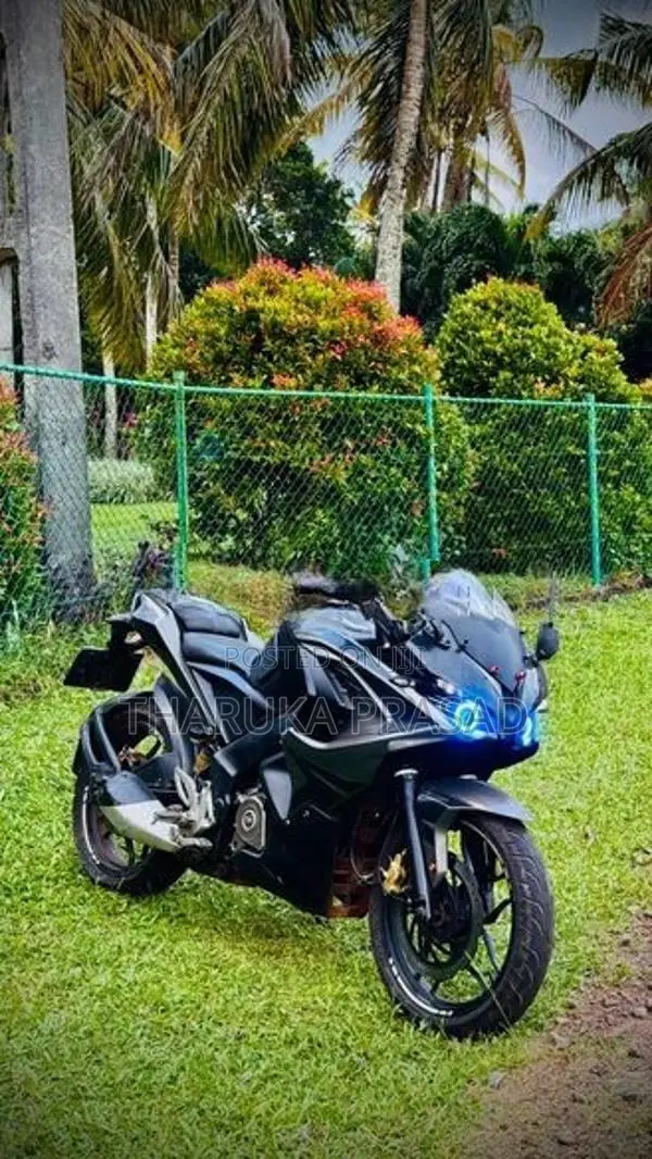 Bajaj Pulsar RS200 2015