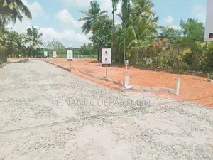 ප්‍රභූ පැලැන්තියේ ඉඩමක් කදාන 276 ගනේමුල්ල පාර නිදහස් වටපිටාවක