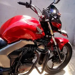 Honda CB Trigger 2016