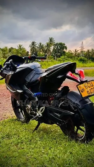 Bajaj Pulsar RS200 2015
