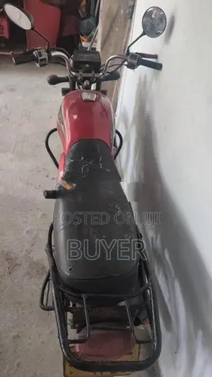 Bajaj Boxer 2012
