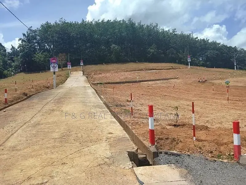 මීපේ ඉංගිරිය (124) ප්‍රධාන බස් පාරට මුහුණලා බිම්කොටස්