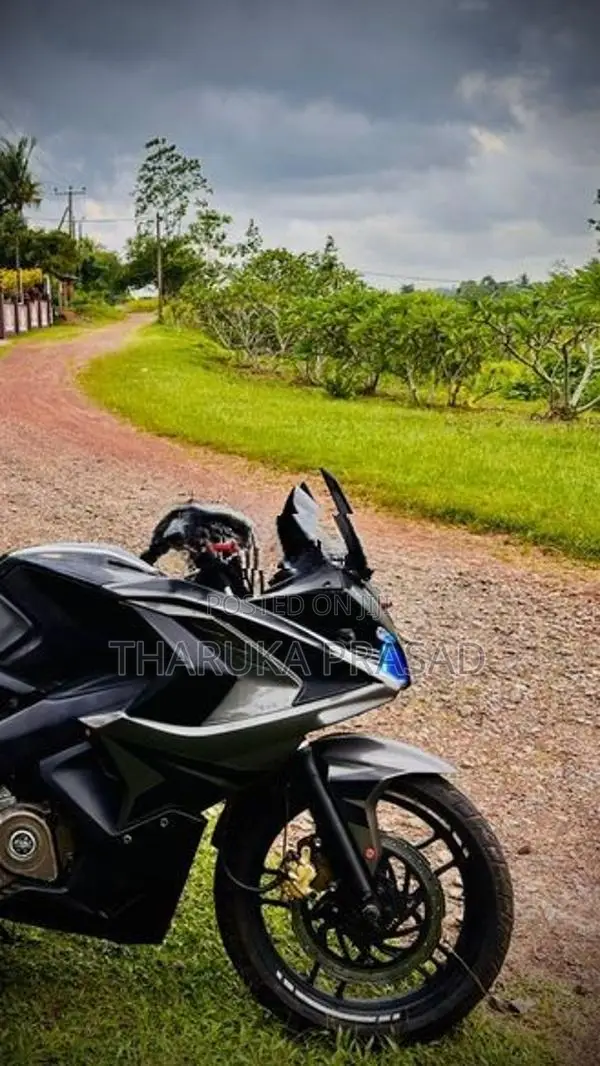 Bajaj Pulsar RS200 2015