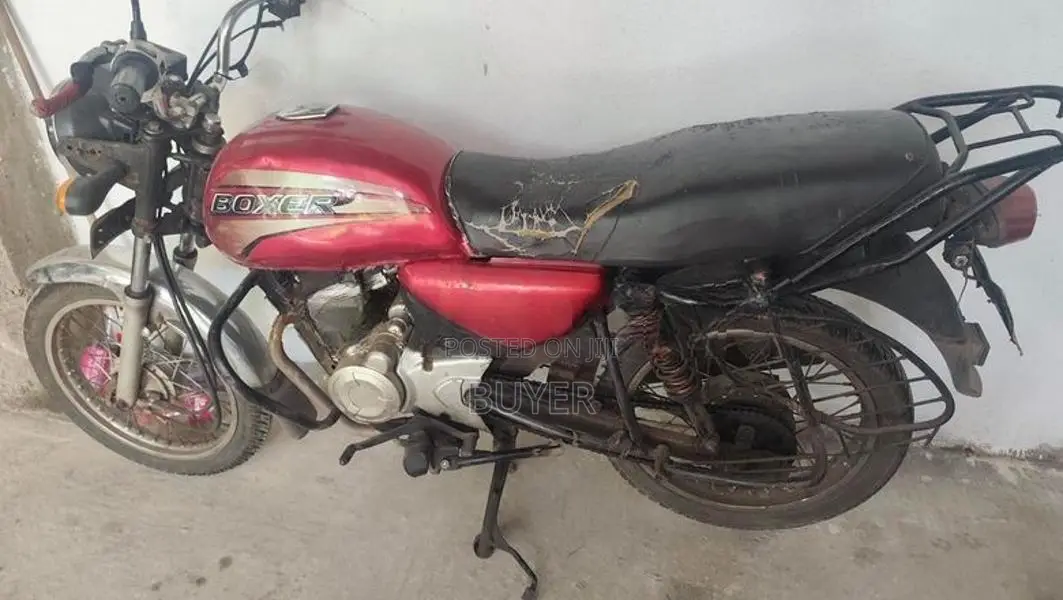 Bajaj Boxer 2012