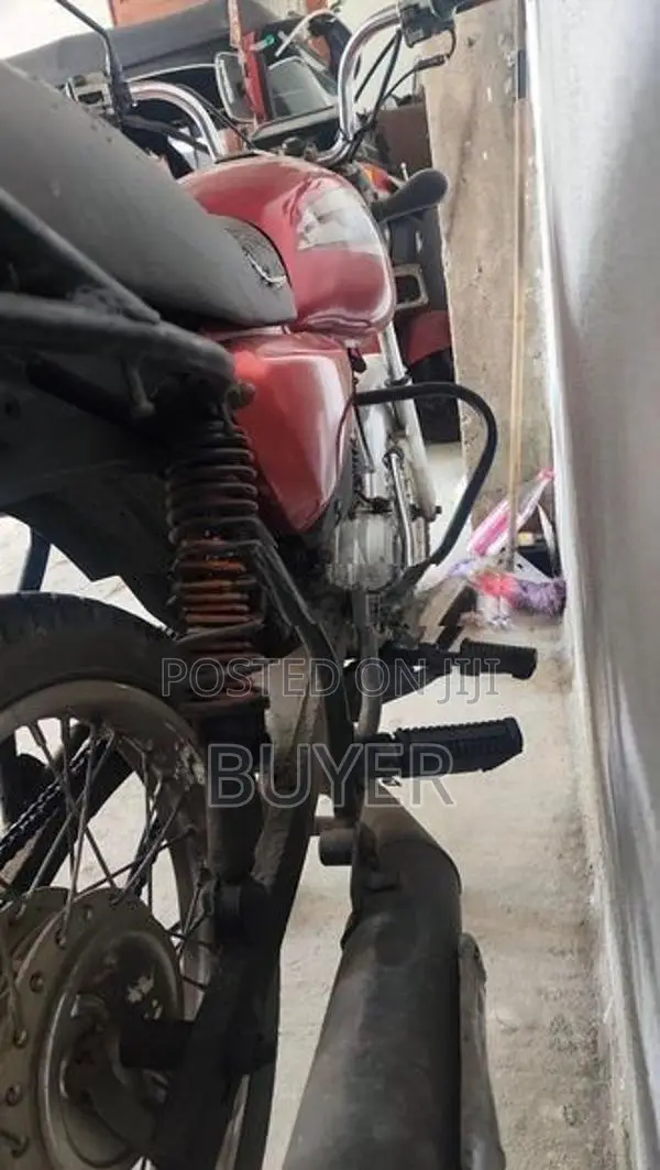 Bajaj Boxer 2012