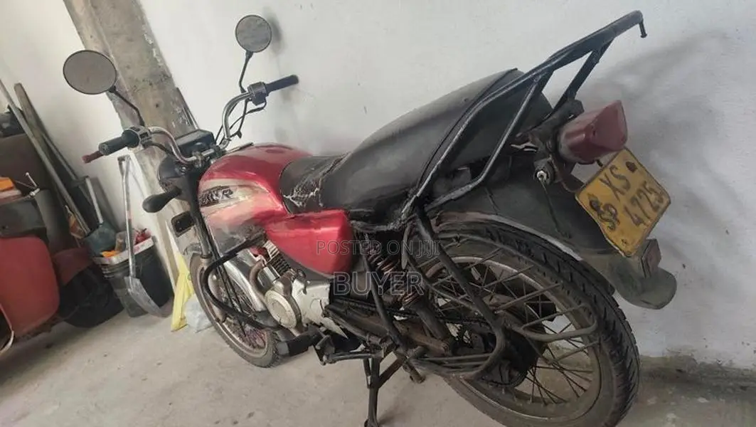 Bajaj Boxer 2012