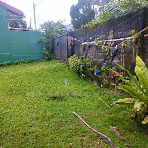 Land with a House for sale in Piliyandala