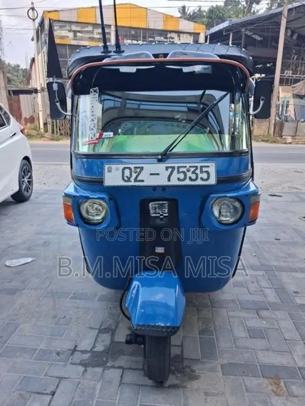 Bajaj RE 2010