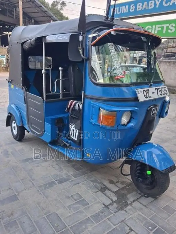 Bajaj RE 2010