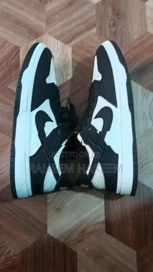 Nike shoe,used only once,it's like new one