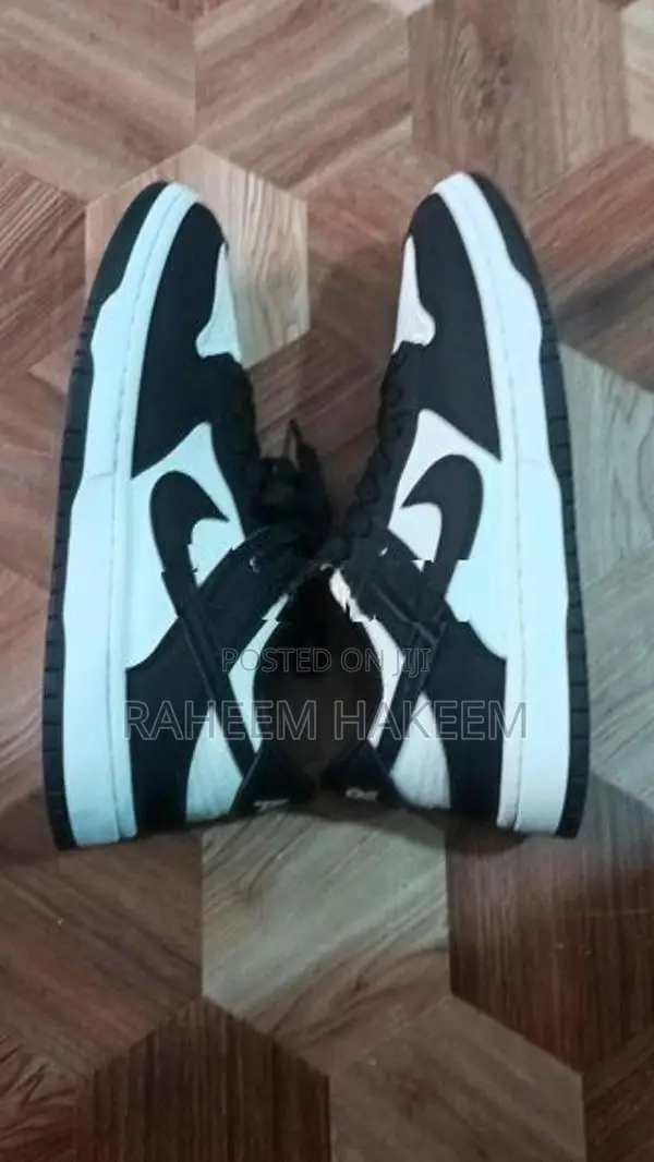 Nike shoe,used only once,it's like new one