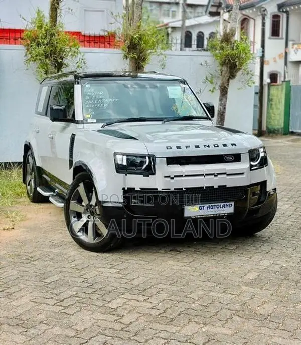 Land Rover Defender X-Dynamic HSE P300e 2026