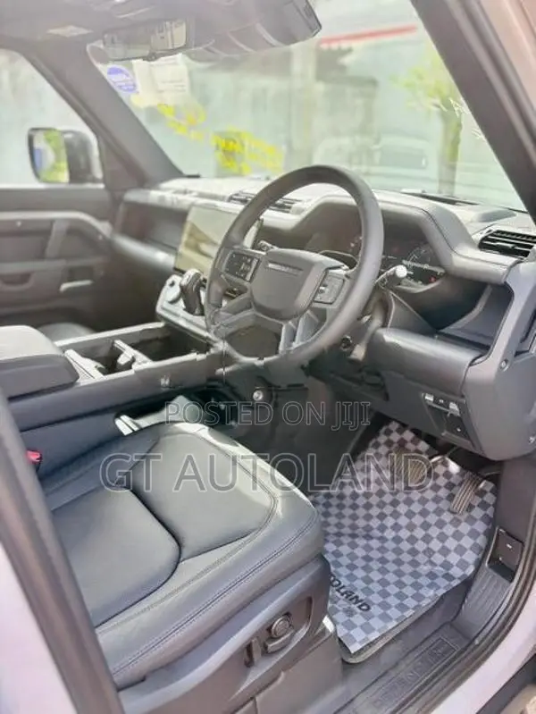 Land Rover Defender X-Dynamic HSE P300e 2026