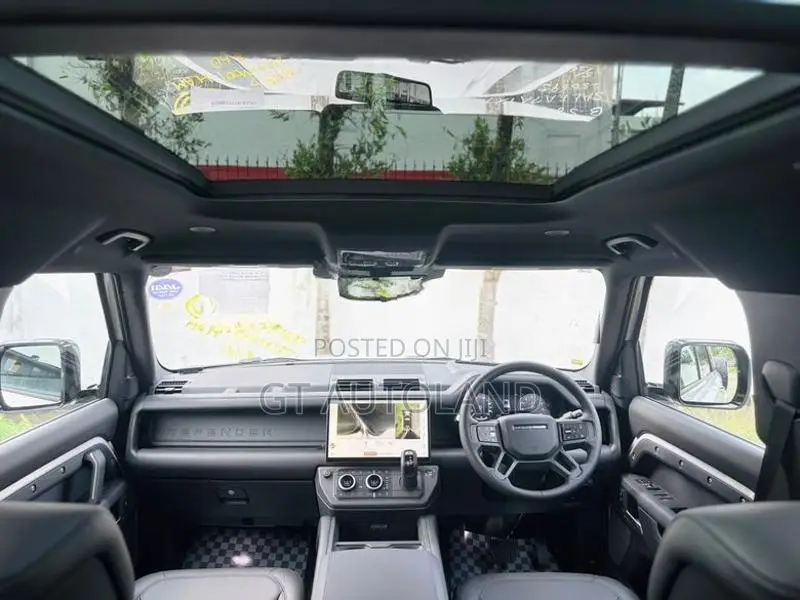 Land Rover Defender X-Dynamic HSE P300e 2026