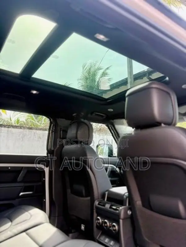Land Rover Defender X-Dynamic HSE P300e 2026