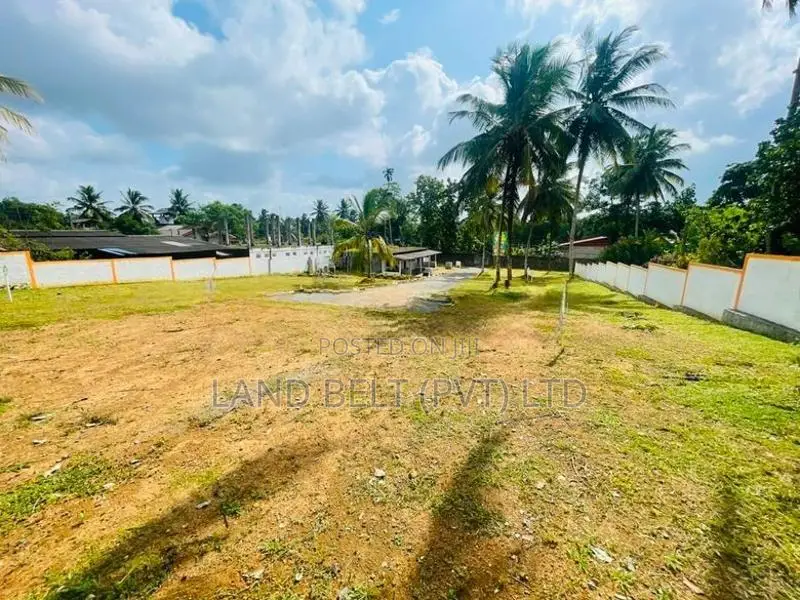 Sale – Panagoda Land Near Bus Route