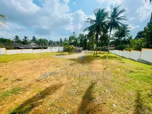Land in Panagoda