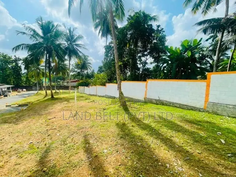 Land in Panagoda