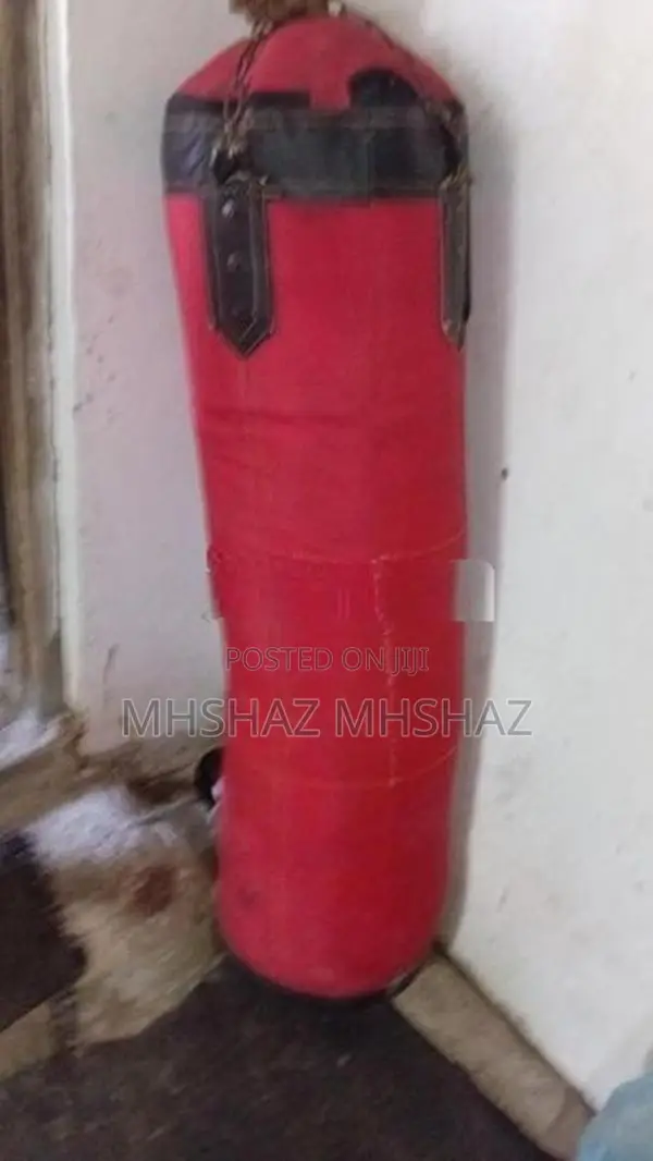 Kik Boxing Gloves with Rappin Bandage Punch Bag