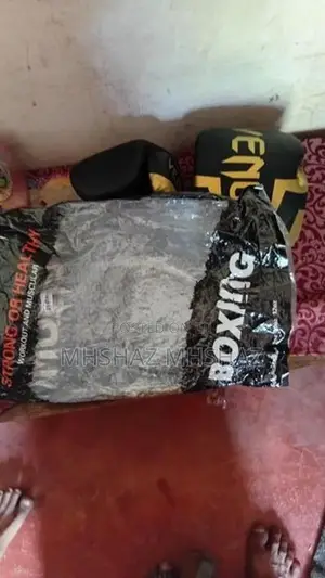 Kik Boxing Gloves with Rappin Bandage Punch Bag