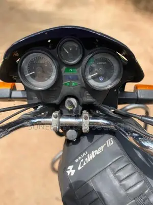 Bajaj Caliber 2005