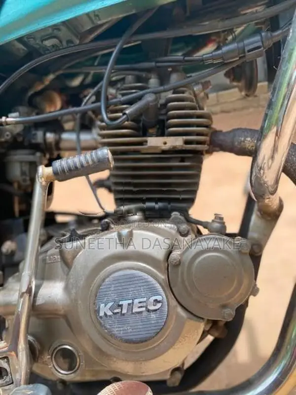 Bajaj Caliber 2005