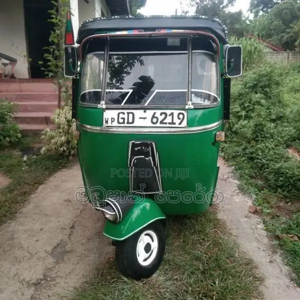 Bajaj RE 2000