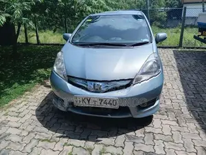 Honda Fit Shuttle 2012