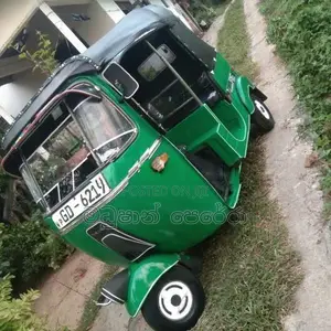Bajaj RE 2000