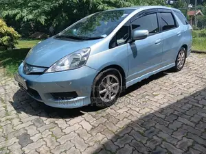 Honda Fit Shuttle 2012