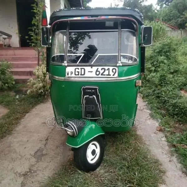 Bajaj RE 2000