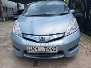 Honda Fit Shuttle 2012