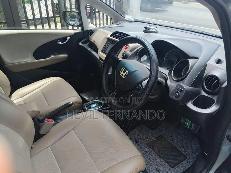 Honda Fit Shuttle 2012