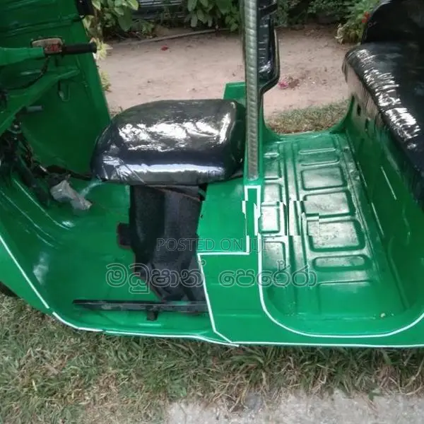 Bajaj RE 2000