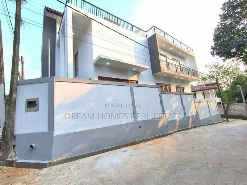 Super Luxury 3-Storey House for Sale – Thalawathugoda